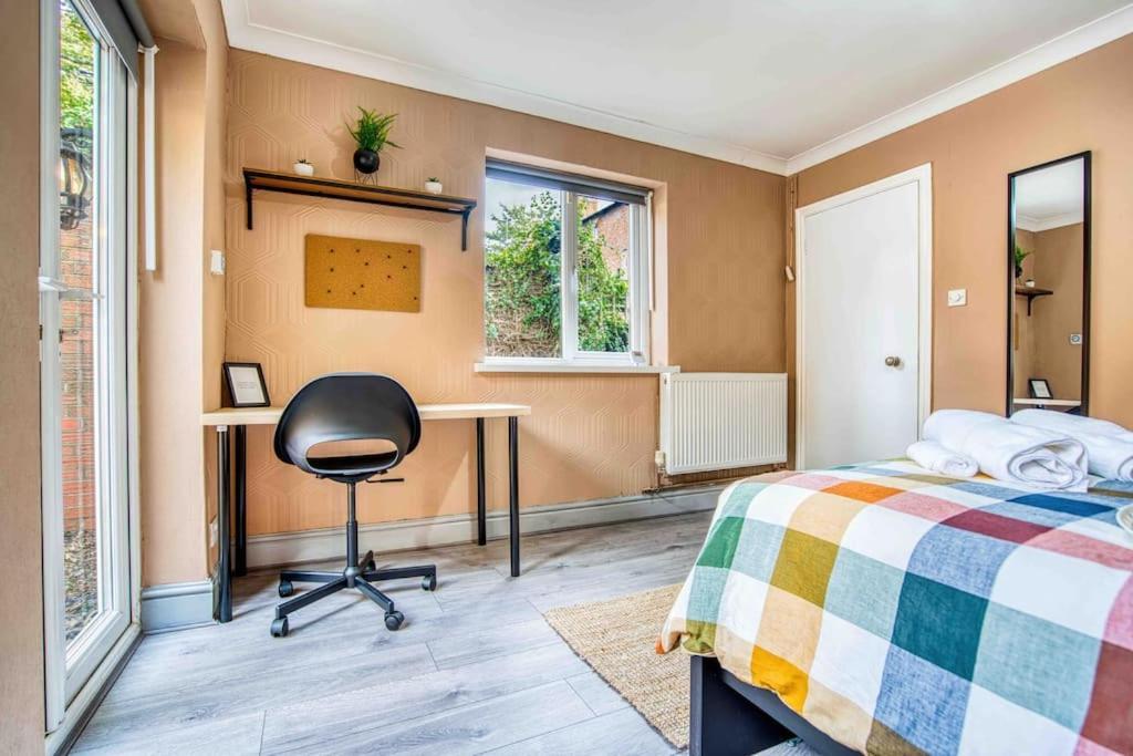 Spacious 3-bed With Free Parking Birmingham