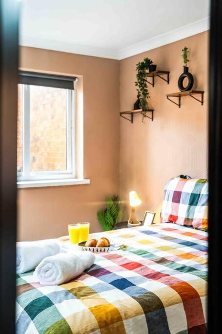 Apartment Spacious 3-bed With Free Parking *