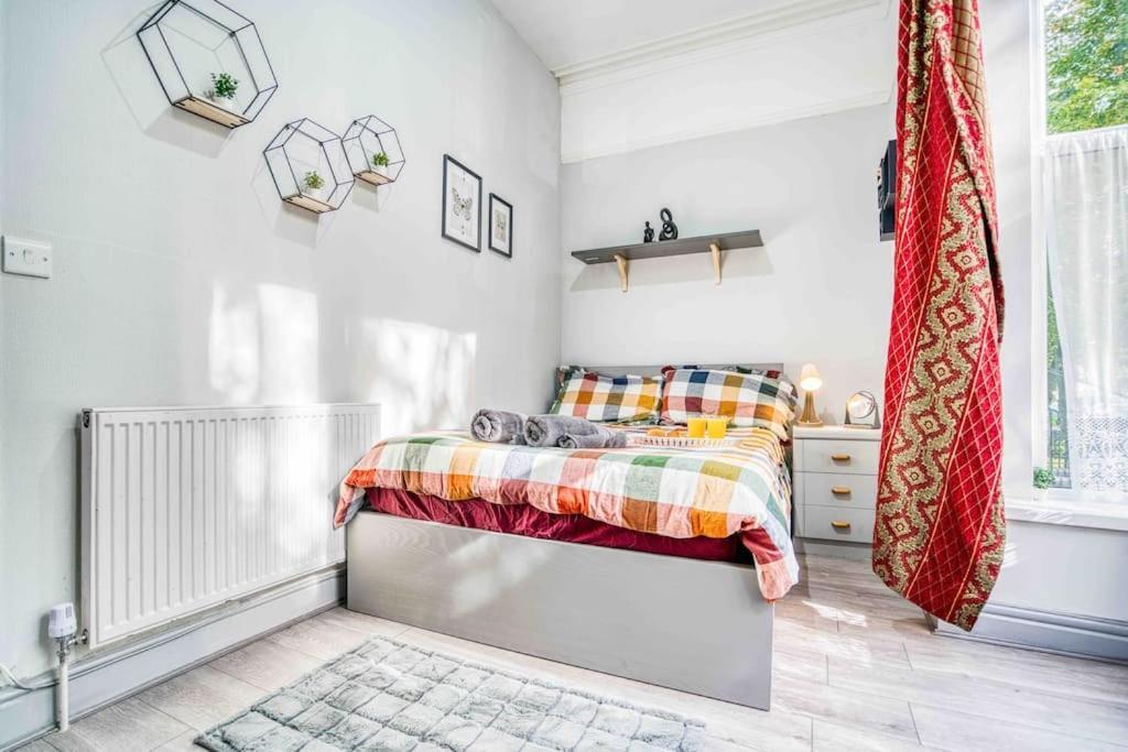 Spacious 3-bed With Free Parking Apartment