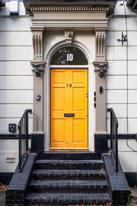 Spacious 3-bed With Free Parking Apartment