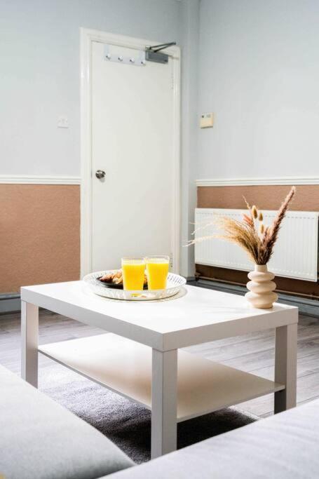 Apartment Spacious 3-bed With Free Parking *